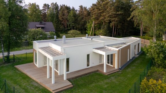 Bestor-Cedral-fassaad-Saku-referentsfoto