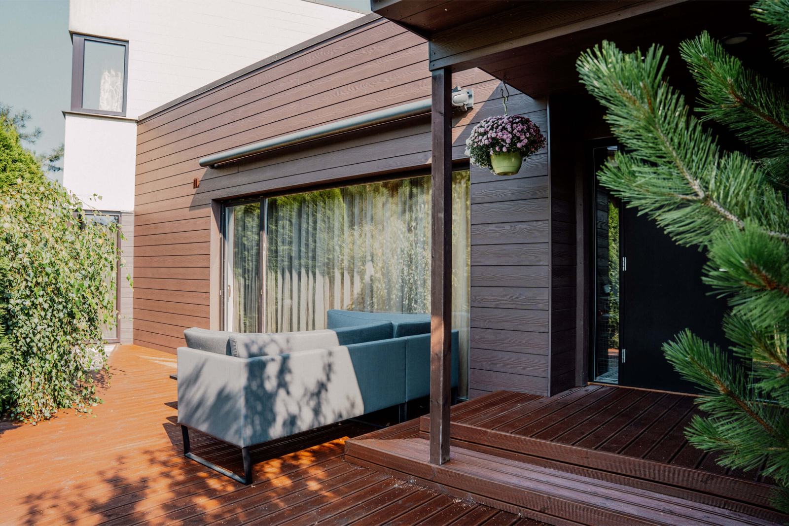 Cedral referents - pruun veranda