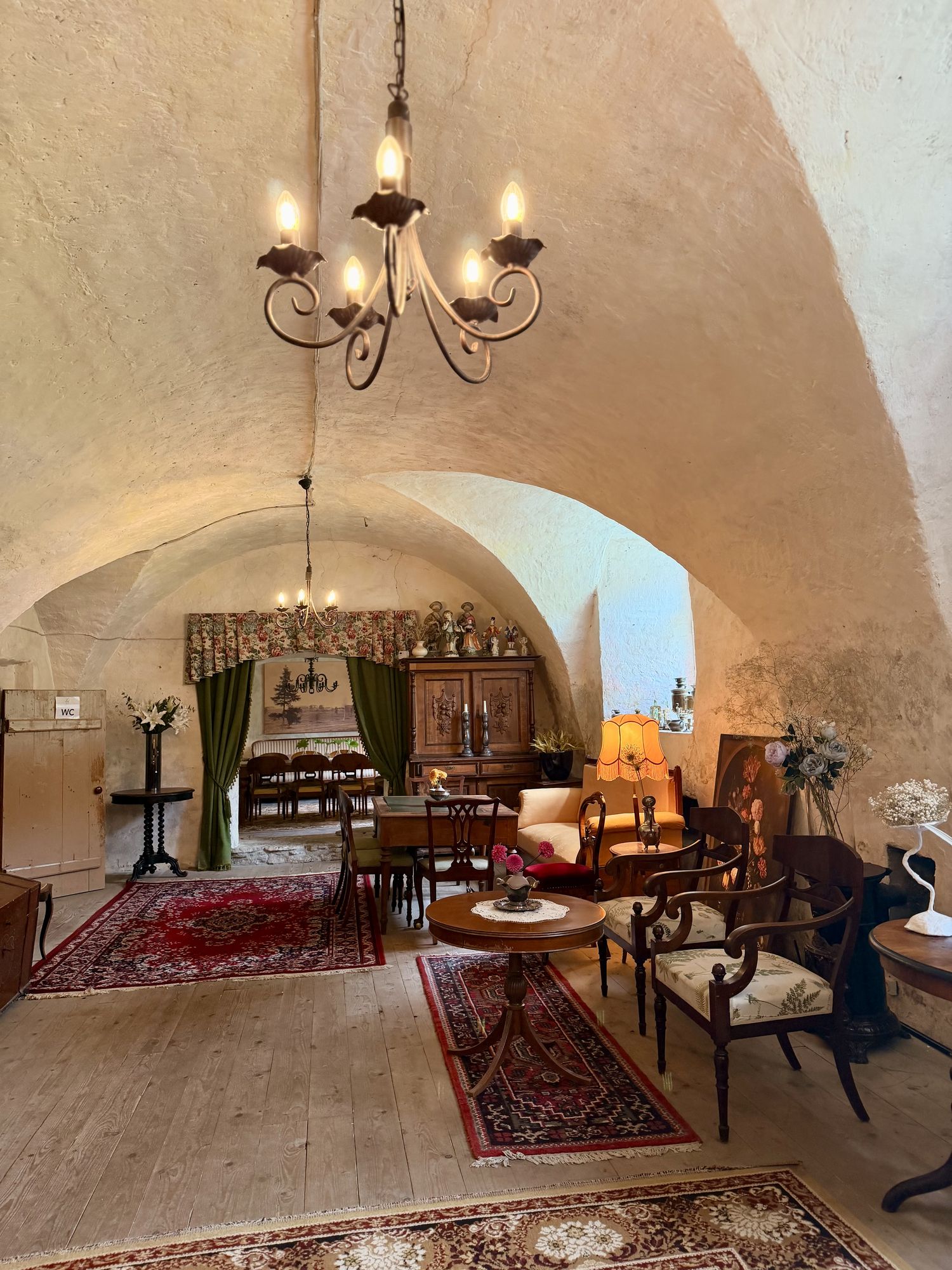 Võlvidega salong Kirna mõisas